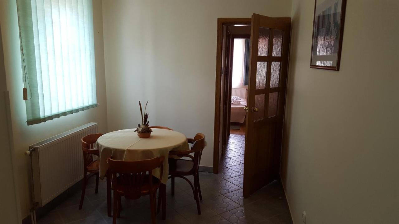 Laetitia Panzió Acomodação com café da manhã Kaposvár Exterior foto
